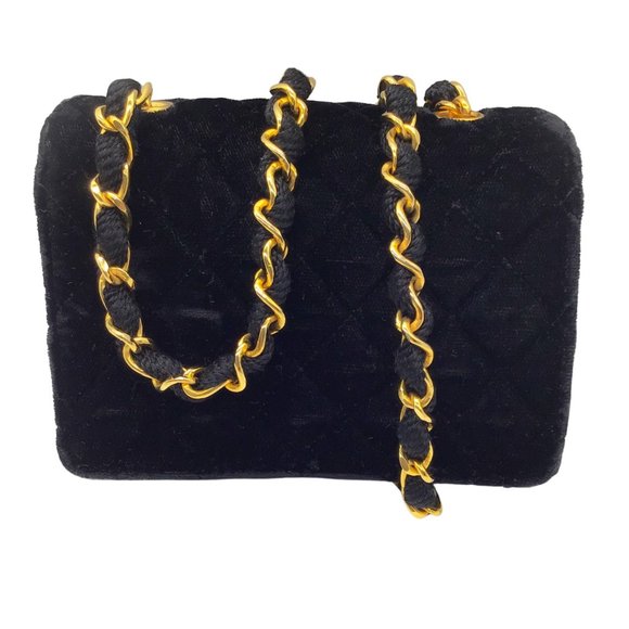 CHANEL BLACK VINTAGE 80'S QUILTED VELVET MINI FLAP BAG - Picture 3 of 13